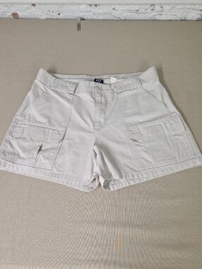 GAP Women's Cream Cargo Shorts with Utility Pockets Size 8 Cotton Y2K 2003